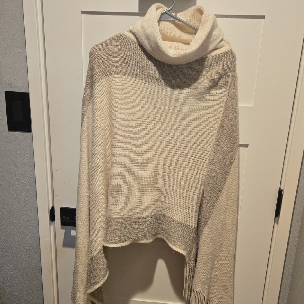 Source Unknown Two-Tone Women's Poncho